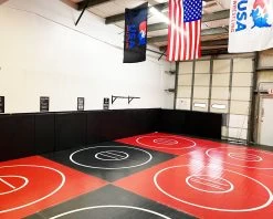 AK Athletic Equipment Black And Red 8 Section 20' X 20' X 1 3/8" Roll-Up Wrestling Mat With Four Practice Circles